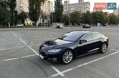 Лифтбек Tesla Model S 2013 в 