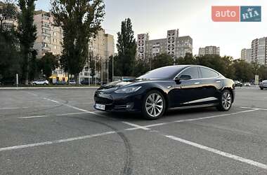 Лифтбек Tesla Model S 2013 в 