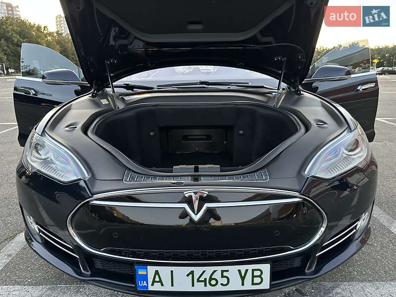 Ліфтбек Tesla Model S 2013 в Києві