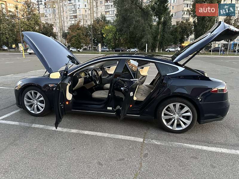Ліфтбек Tesla Model S 2013 в Києві