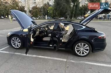 Лифтбек Tesla Model S 2013 в 
