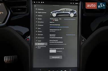 Лифтбек Tesla Model S 2013 в 