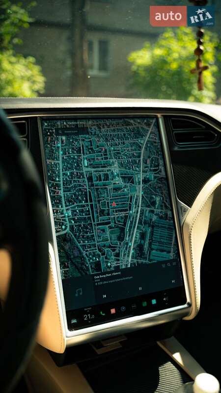 Лифтбек Tesla Model S 2017 в Львове