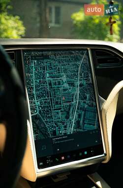 Лифтбек Tesla Model S 2017 в 