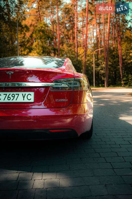 Лифтбек Tesla Model S 2017 в Львове