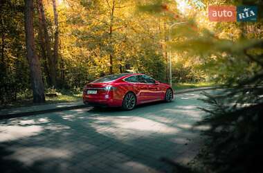 Лифтбек Tesla Model S 2017 в 