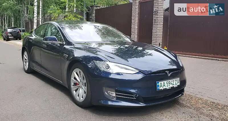Ліфтбек Tesla Model S 2012 в 