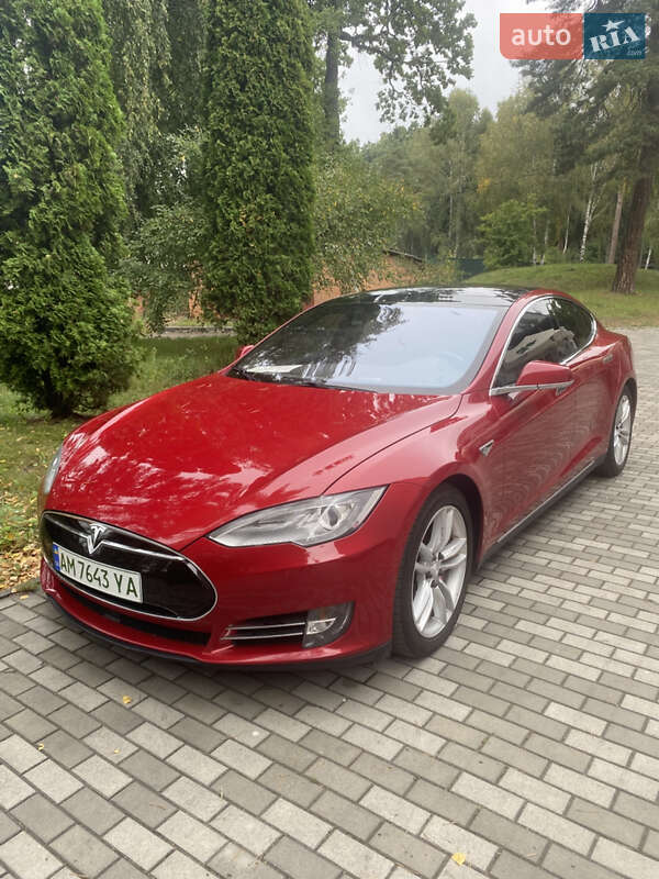 Лифтбек Tesla Model S 2016 в Житомире