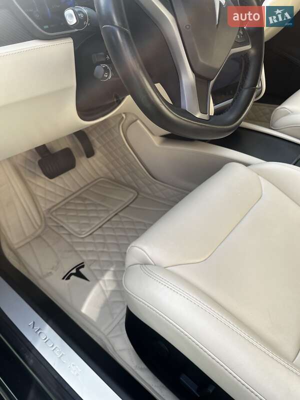 Лифтбек Tesla Model S 2018 в Киеве