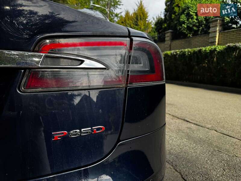 Лифтбек Tesla Model S 2015 в Киеве