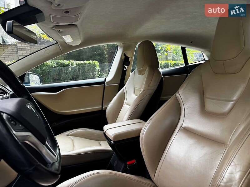 Лифтбек Tesla Model S 2015 в Киеве