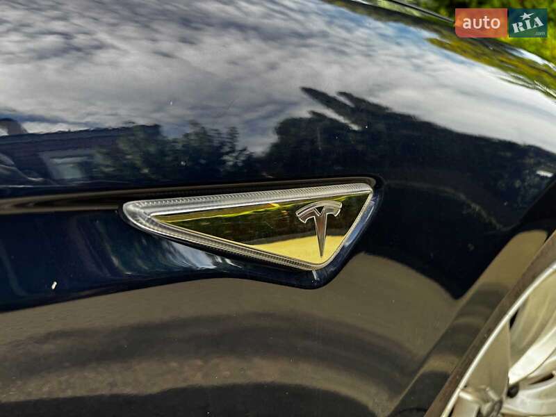 Лифтбек Tesla Model S 2015 в Киеве