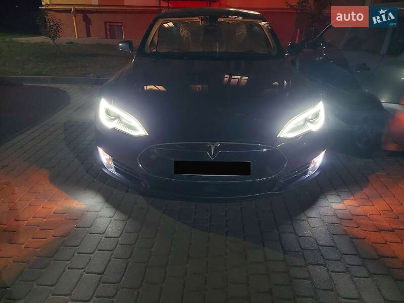 Лифтбек Tesla Model S 2014 в Тернополе фото 63 Лифтбек Tesla Model S 2014 в Тернополе