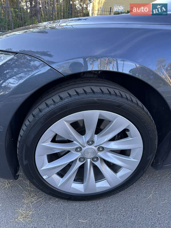 Лифтбек Tesla Model S 2018 в Житомире