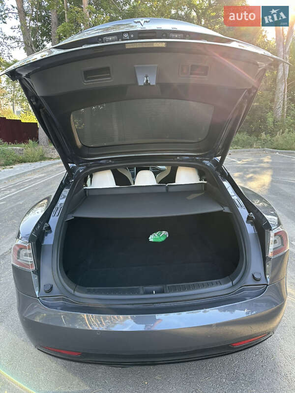 Лифтбек Tesla Model S 2018 в Житомире