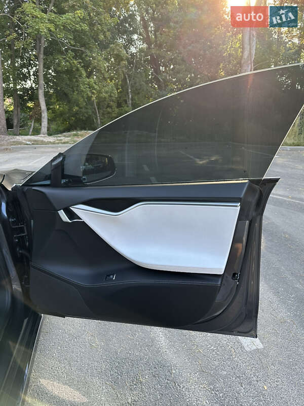 Лифтбек Tesla Model S 2018 в Житомире