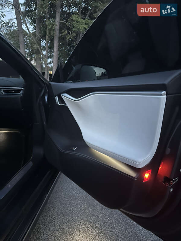 Лифтбек Tesla Model S 2018 в Житомире