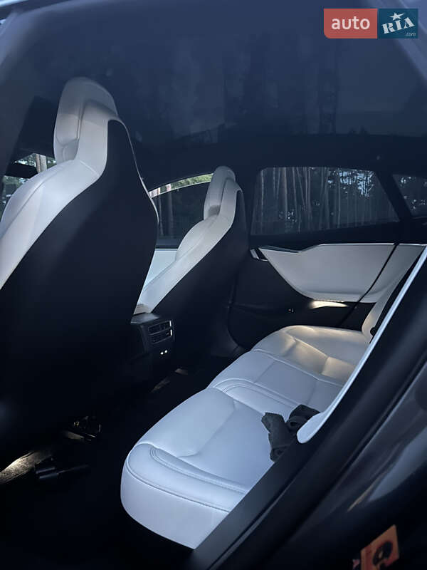Лифтбек Tesla Model S 2018 в Житомире
