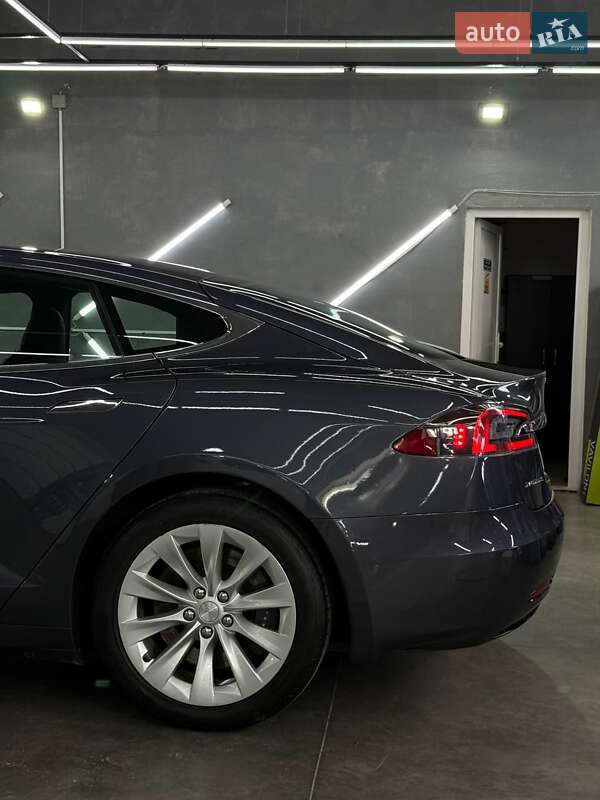 Ліфтбек Tesla Model S 2018 в Тернополі