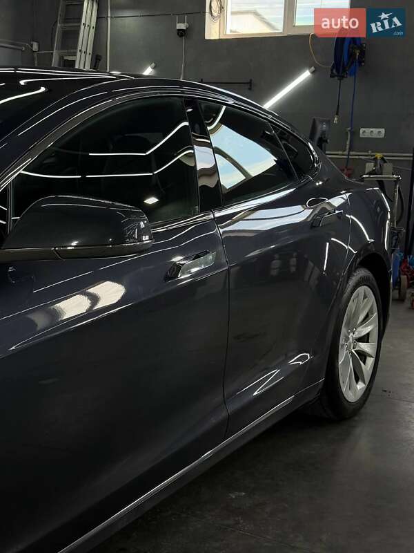 Ліфтбек Tesla Model S 2018 в Тернополі