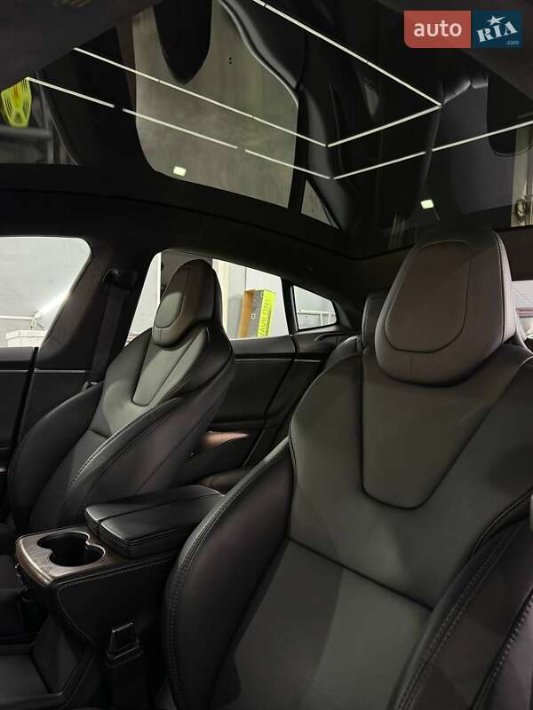 Ліфтбек Tesla Model S 2018 в Тернополі