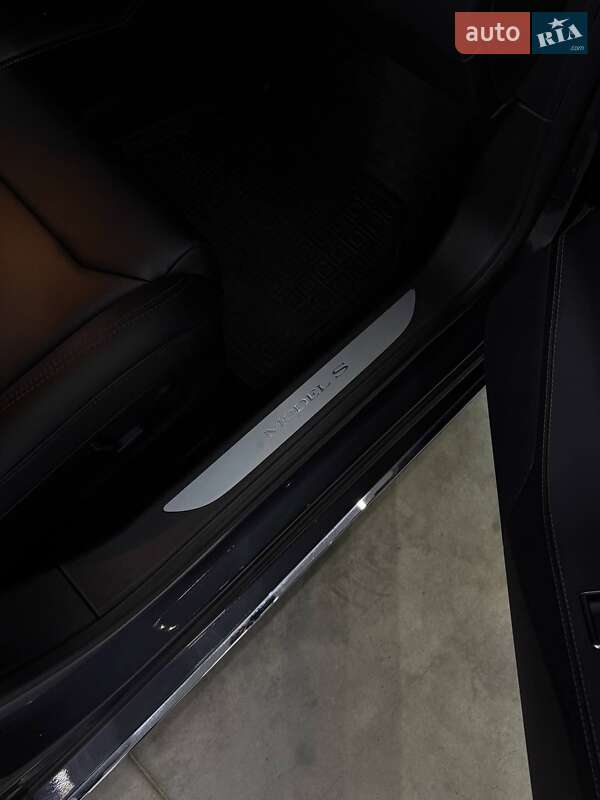 Ліфтбек Tesla Model S 2018 в Тернополі