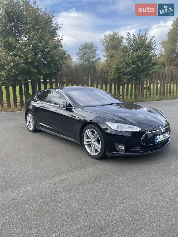 Tesla Model S 2015