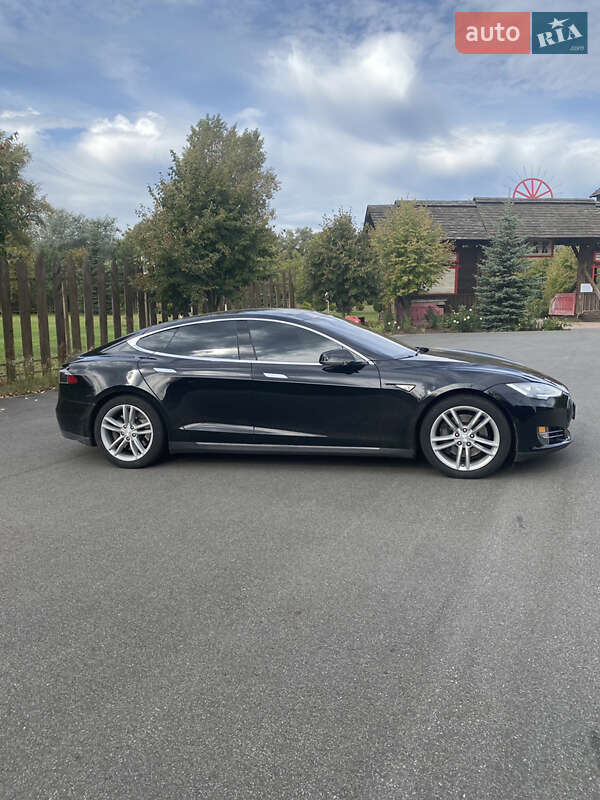 Лифтбек Tesla Model S 2015 в Киеве