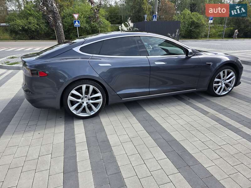 Лифтбек Tesla Model S 2020 в Луцке