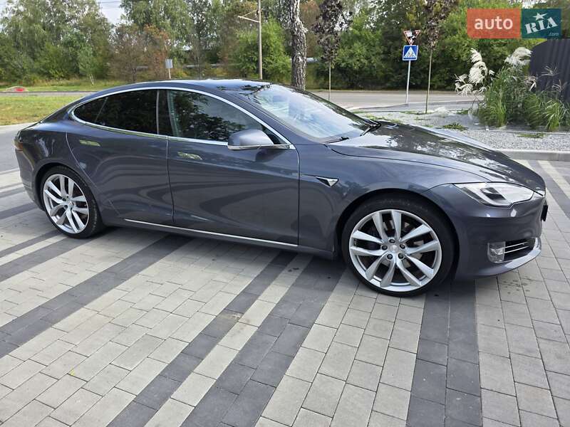Лифтбек Tesla Model S 2020 в Луцке
