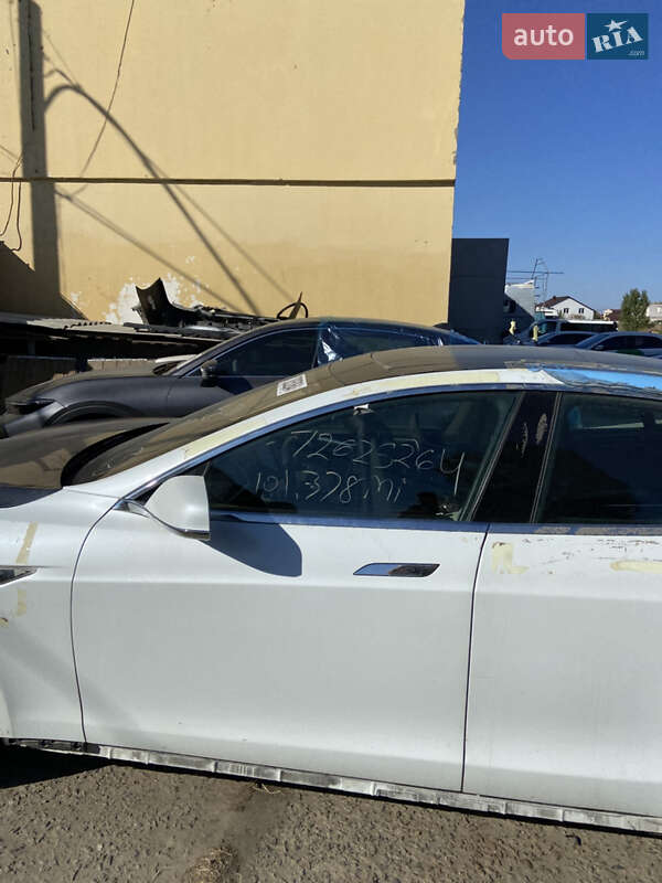 Ліфтбек Tesla Model S 2014 в Великодолинському фото 18 Ліфтбек Tesla Model S 2014 в Великодолинському