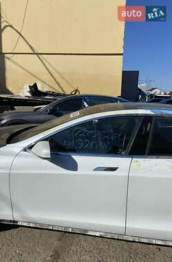 Лифтбек Tesla Model S 2014 в 
