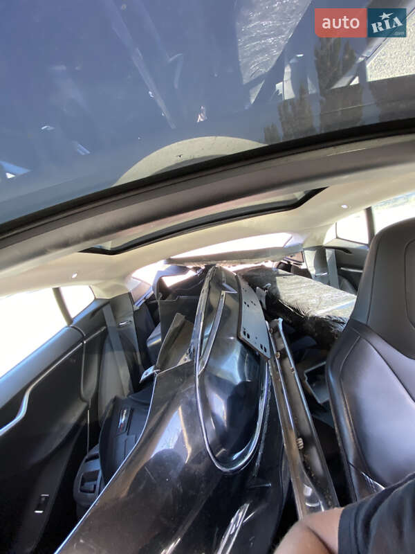 Ліфтбек Tesla Model S 2014 в Великодолинському фото 31 Ліфтбек Tesla Model S 2014 в Великодолинському
