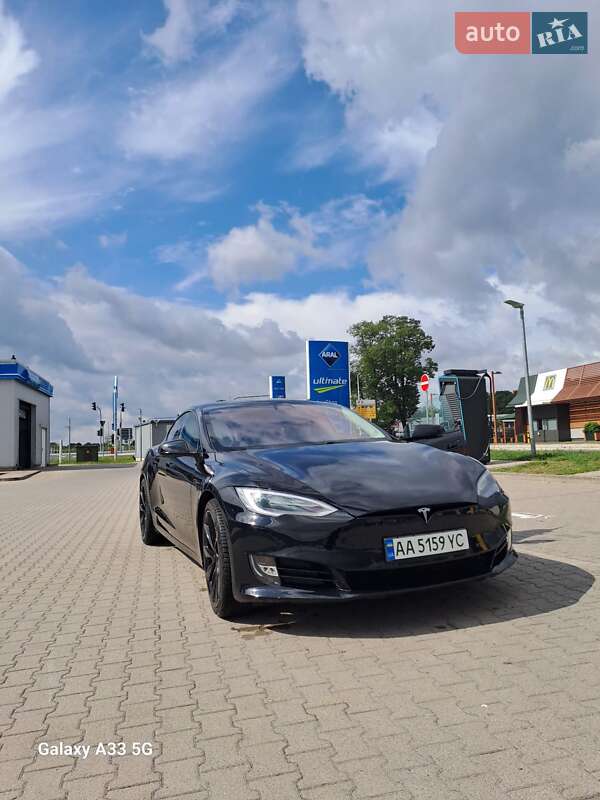 Ліфтбек Tesla Model S 2019 в Києві