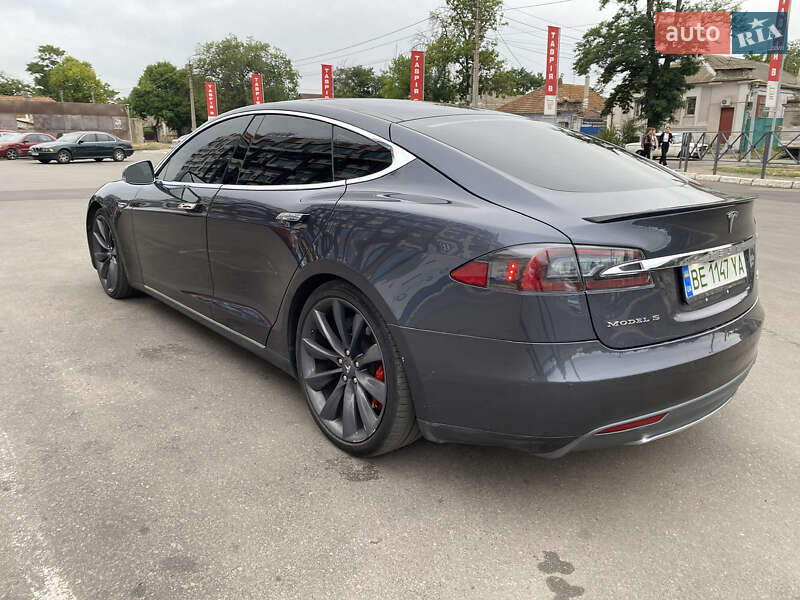 Ліфтбек Tesla Model S 2015 в Миколаєві