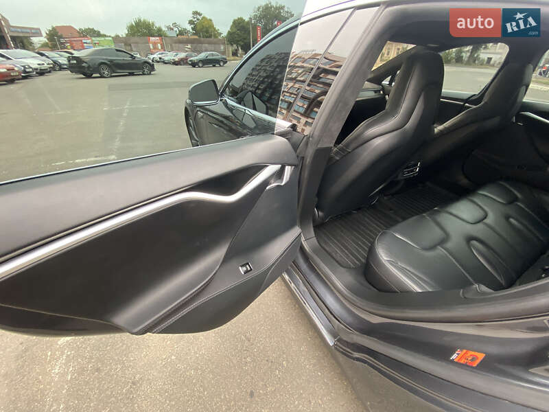 Ліфтбек Tesla Model S 2015 в Миколаєві