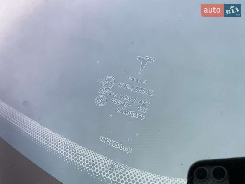Ліфтбек Tesla Model S 2015 в Миколаєві