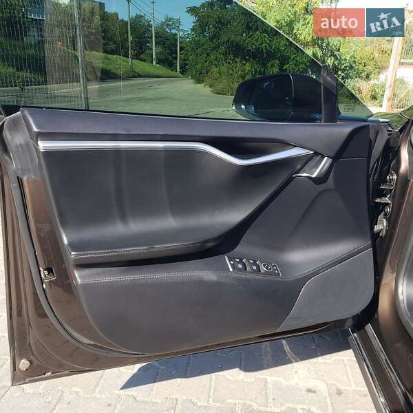 Ліфтбек Tesla Model S 2013 в Києві