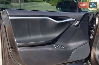 Ліфтбек Tesla Model S 2013 в 