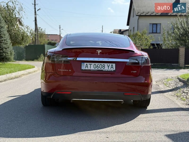 Ліфтбек Tesla Model S 2013 в Івано-Франківську
