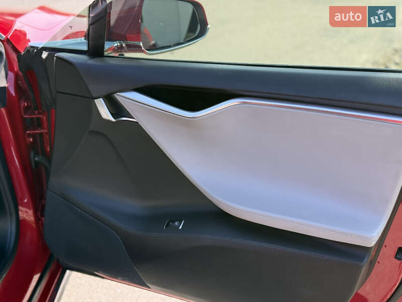 Ліфтбек Tesla Model S 2013 в Івано-Франківську