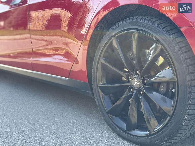 Ліфтбек Tesla Model S 2013 в Івано-Франківську