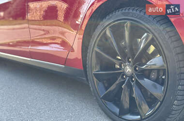 Ліфтбек Tesla Model S 2013 в 