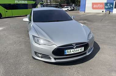 Ліфтбек Tesla Model S 2013 в 