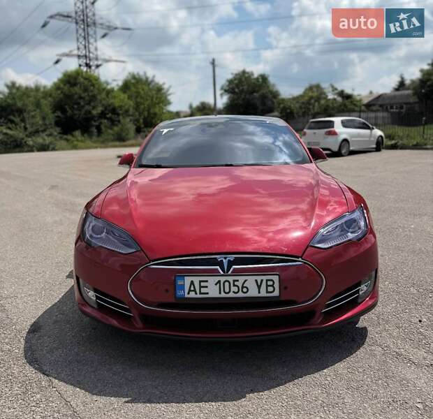Ліфтбек Tesla Model S 2015 в 