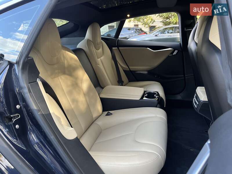 Ліфтбек Tesla Model S 2015 в Харкові
