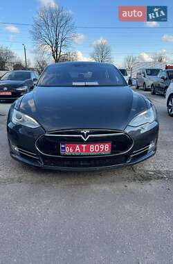 Лифтбек Tesla Model S 2015 в 