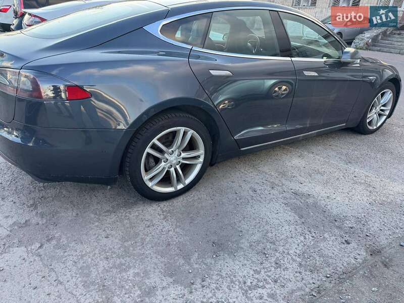 Лифтбек Tesla Model S 2015 в Житомире фото 14 Лифтбек Tesla Model S 2015 в Житомире