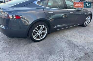 Лифтбек Tesla Model S 2015 в 