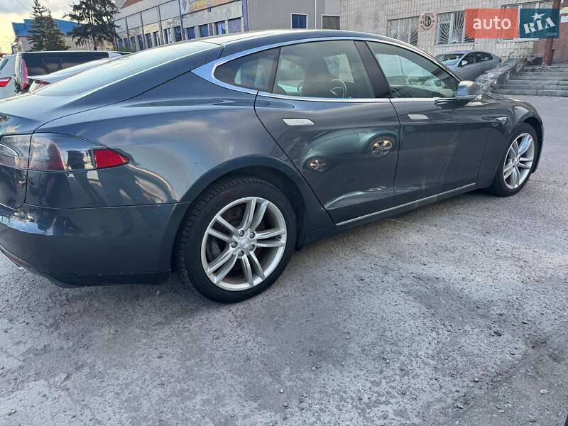 Лифтбек Tesla Model S 2015 в Житомире фото 17 Лифтбек Tesla Model S 2015 в Житомире